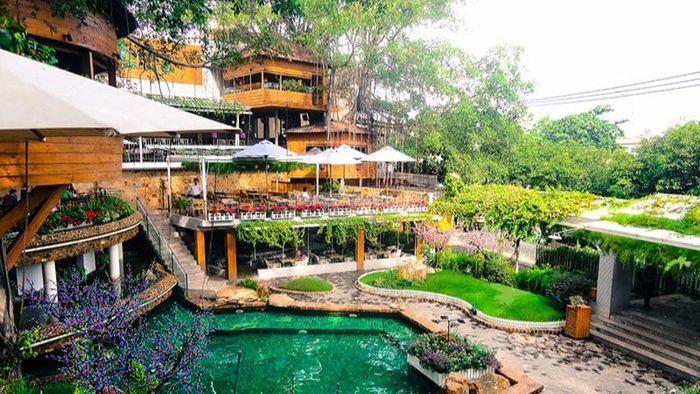 Mẫu thiết kế quán cà phê sân vườn phong cách đồng quê đẹp mắt – Nguồn ảnh: Sưu tầm