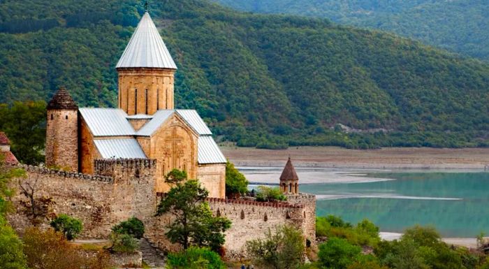 This historic castle complex, perched on the Aragvi River in Georgia, once served as the residence of the Eristavis (Dukes) of Aragvi.