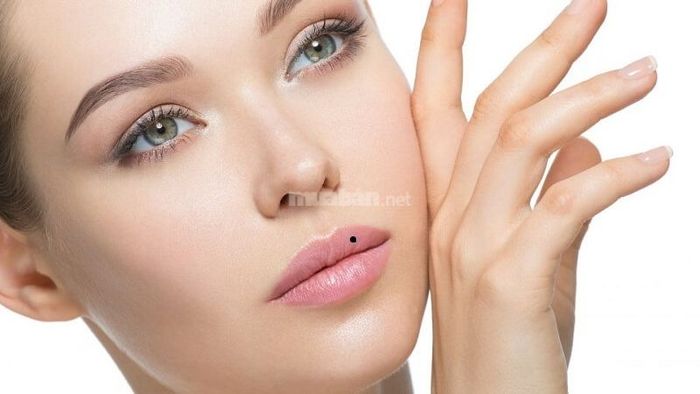 Những nốt ruồi không may mắn trên khuôn mặt