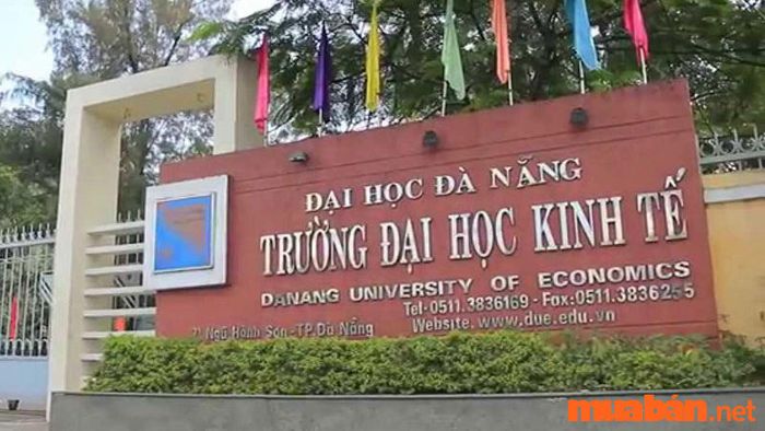 Nếu bạn muốn học ngành hướng dẫn viên du lịch, Đại học Kinh tế – ĐHĐN là một trong những lựa chọn chất lượng, nơi cung cấp chương trình đào tạo chuyên sâu.