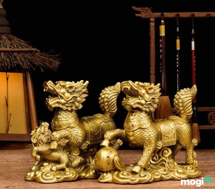 Tượng phong thủy, với những linh vật mang ý nghĩa tốt đẹp, là lựa chọn phù hợp để tặng trong lễ khai trương, thể hiện sự chúc phúc cho gia chủ.