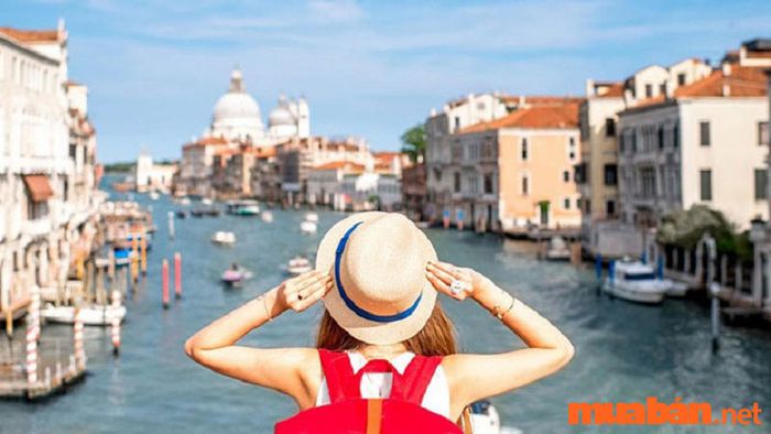 Hòa mình vào đam mê du lịch, khám phá và mở rộng các mối quan hệ xã hội.