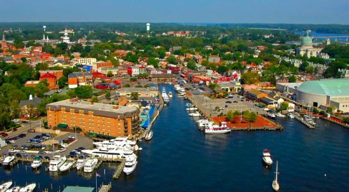 Annapolis City Dock serves as a vibrant cultural center, offering a mix of bars and restaurants.