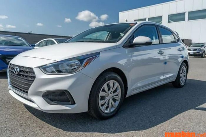 Hyundai Accent 2022 được trang bị động cơ Kappa 1.4L MPI mạnh mẽ, mang lại công suất tối đa 100 mã lực tại 6.000 vòng/phút và mô-men xoắn cực đại 132 Nm tại 4.000 vòng/phút.