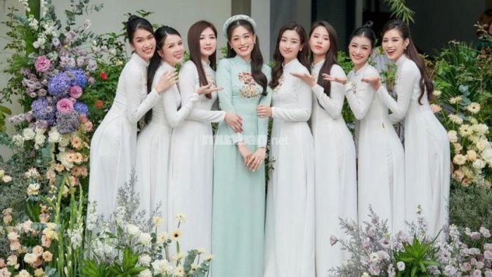 Giấc mơ thấy mình tham gia đám cưới với vai trò phù dâu hoặc phù rể cho thấy bạn sẽ có sự thăng tiến trong các mối quan hệ và cuộc sống của bạn đang đi theo hướng tích cực hơn.