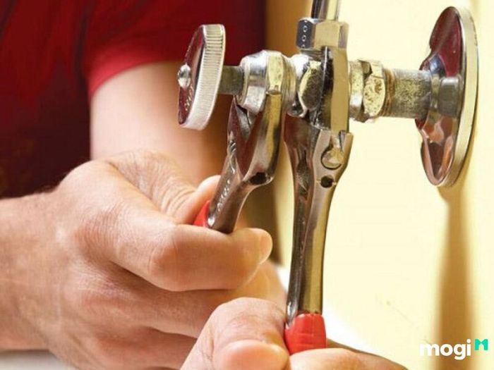 Các vật dụng cần chuẩn bị để sửa vòi nước bị rỉ hiệu quả tại nhà