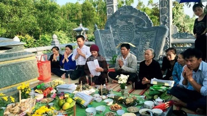 Ý nghĩa của lễ tạ mộ là thể hiện lòng thành kính và tưởng nhớ đối với người đã khuất, đồng thời mong muốn họ được siêu thoát và bình an.