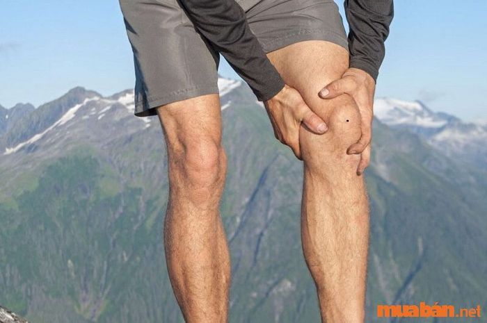 Nốt ruồi ở đầu gối trái của nam giới