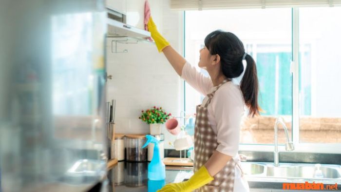 Người giúp việc gia đình