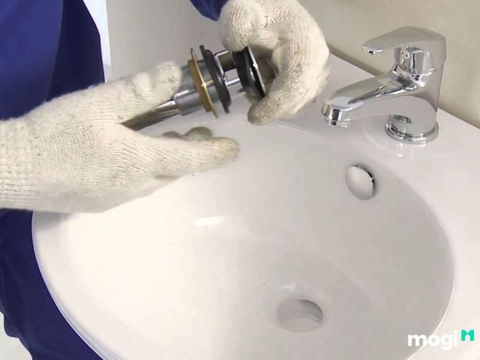 Hướng dẫn sửa vòi nước bị rỉ và những nguyên nhân liên quan đến lắp đặt sai kỹ thuật