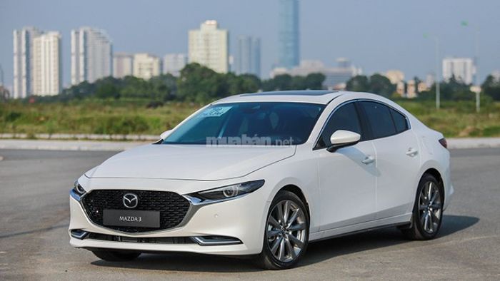 Mazda 3 Sedan phiên bản màu trắng – Nguồn: Internet