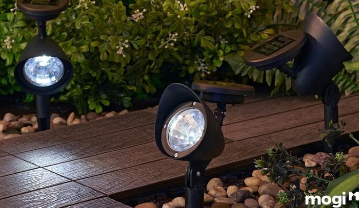 Đèn Hắt Sân Vườn