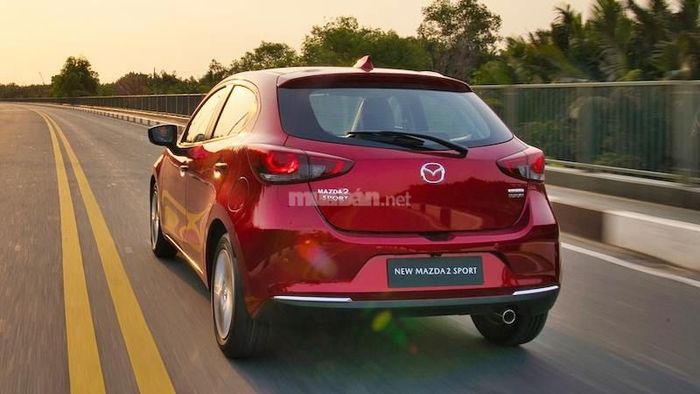 Mazda 2 SPORT có thiết kế khoang hành lý và đuôi xe khác biệt hoàn toàn so với Mazda 2 Sedan – Nguồn: Internet