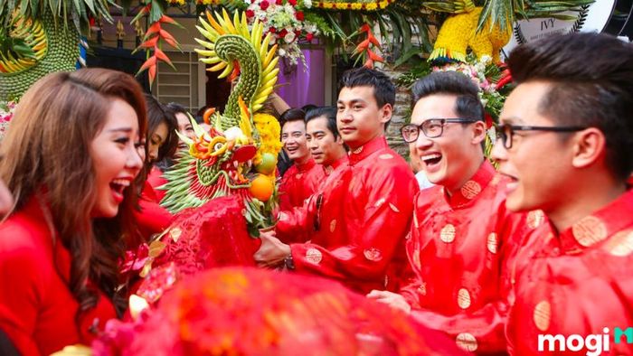 Lễ nhận và mở tráp giữa hai bên gia đình là gì?