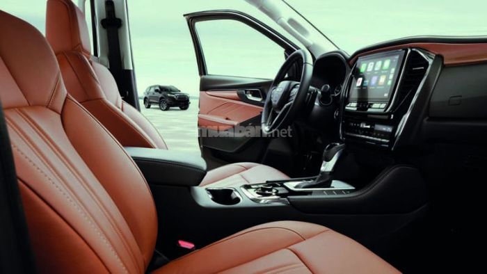 Nội thất của Isuzu MU-X 2022 có thiết kế mới với các gam màu tươi sáng, mang lại không gian hiện đại và đầy sức sống.