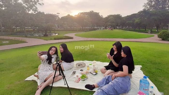 Nghỉ ngơi tại quảng trường