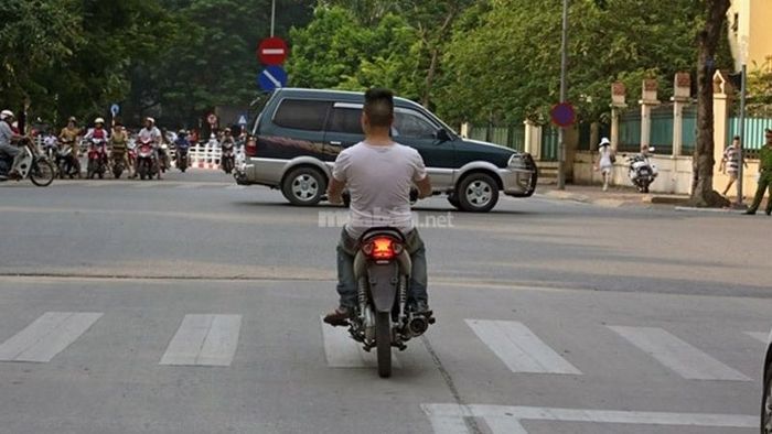 Xe mới mua mà không có biển số khi tham gia giao thông sẽ bị phạt tiền.