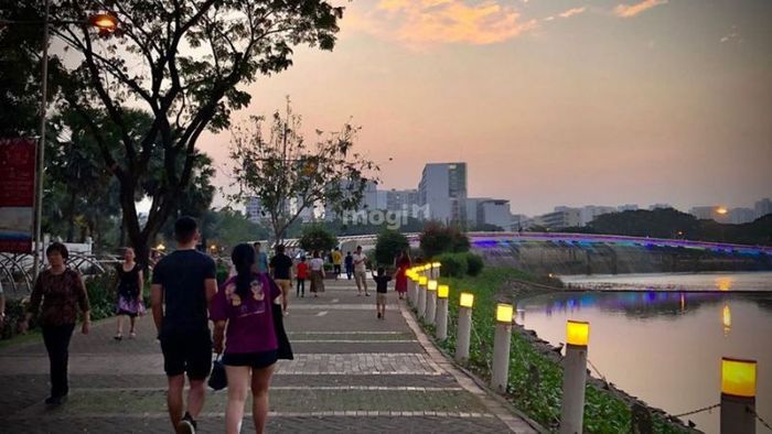 Thời điểm lý tưởng để tham quan công viên Hồ Bán Nguyệt