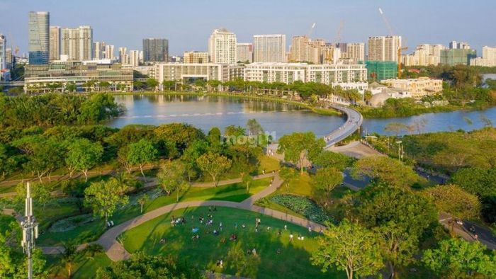 Những điều cần lưu ý khi tham quan công viên Hồ Bán Nguyệt