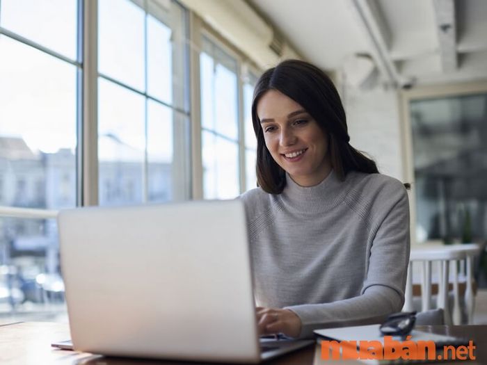 Làm thêm là cách để bạn làm phong phú CV của mình, thêm nhiều kỹ năng và kinh nghiệm thực tế, mở rộng cơ hội nghề nghiệp sau này.