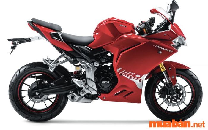 Xe máy lý tưởng cho những chuyến phượt đầy thử thách và khám phá những cung đường mới.