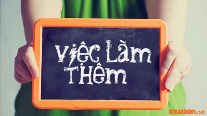 Sinh viên tìm kiếm việc làm thêm để kiếm thêm thu nhập