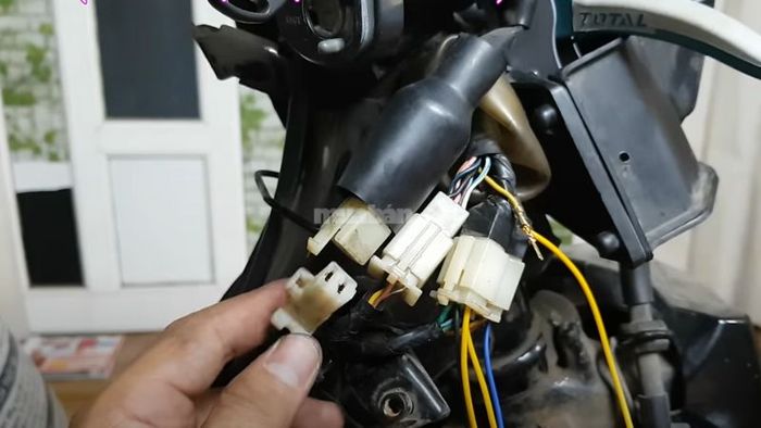 Hướng dẫn đơn giản để đấu nối đèn xe máy trực tiếp tại nhà