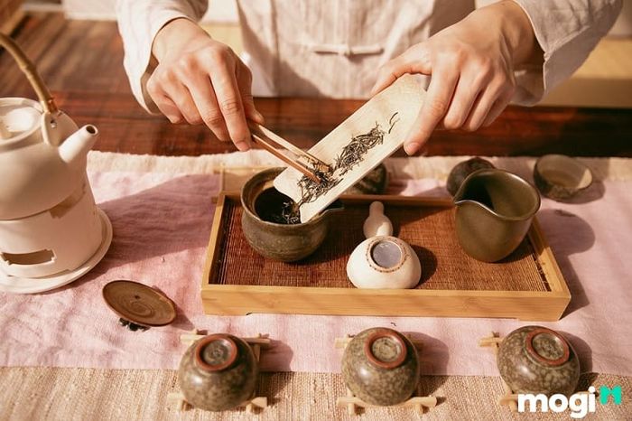 Sen no Rikyu đã biến trà đạo từ một nghi lễ cầu kỳ thành một thói quen đơn giản, gần gũi trong đời sống hàng ngày của người Nhật.