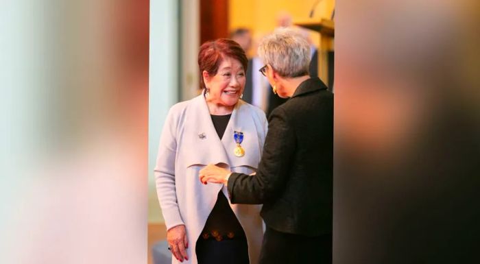 In 2019, Elizabeth Chong was honored with the Queen's Birthday Honour medal for her outstanding contributions to Australia's hospitality industry.