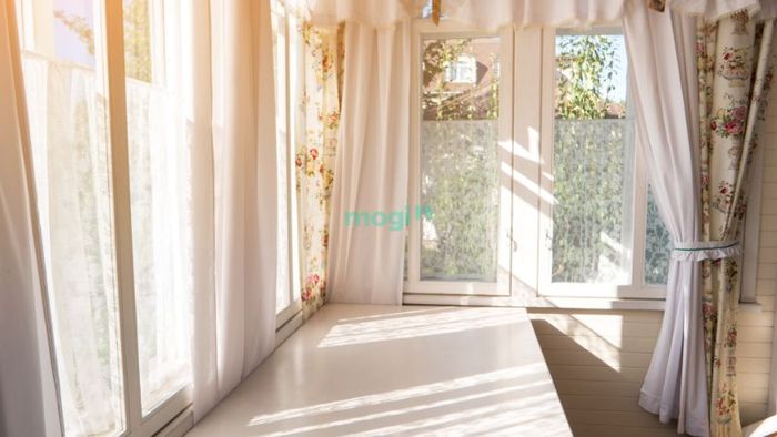 Treo rèm cửa để điều hòa dòng khí mạnh