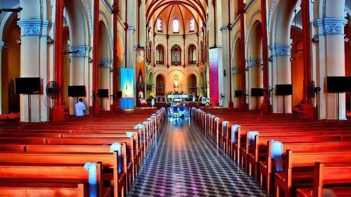 Các khu vực bên trong Nhà thờ Đức Bà và những điểm đặc biệt