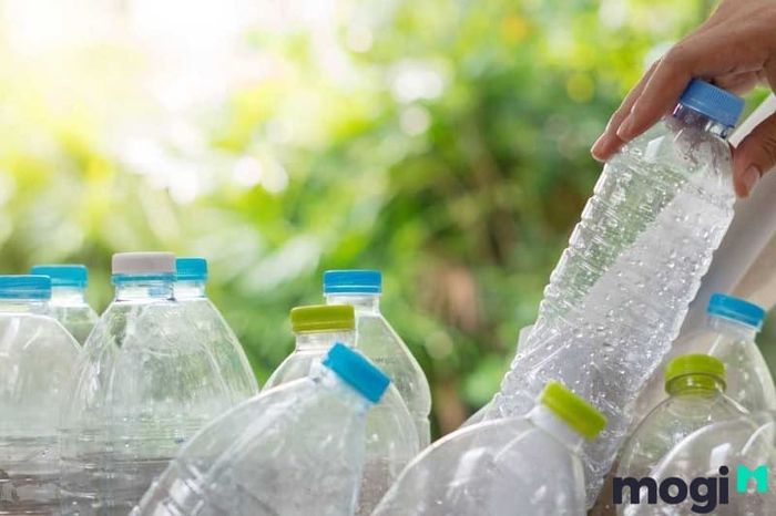 Tái chế nhựa giúp bảo vệ tài nguyên thiên nhiên, giảm việc khai thác tài nguyên mới cho sản xuất.