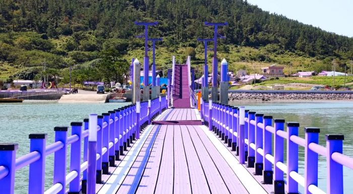 In early 2020, the iconic purple bridge was restored and given a fresh coat of paint.