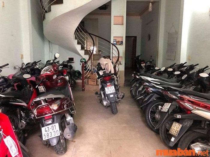 Xe để lâu một tuần không chạy có thể gặp phải tình trạng không khởi động được do cặn xăng lắng đọng.