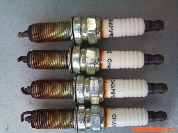 Xe không nổ máy sau khi để lâu có thể do bugi bị hỏng hoặc bị ướt.