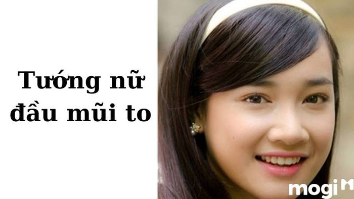 Tướng mũi phụ nữ có phần đầu nhô lên cho thấy bạn là người may mắn, đặc biệt là trong những năm cuối tuổi 40. Nếu phần đầu mũi nhọn hơn, bạn sẽ thể hiện rõ sự cầu toàn. Còn nếu mũi đầy đặn, bạn dễ dàng đối mặt với thử thách mà không để các chi tiết nhỏ làm bạn căng thẳng.