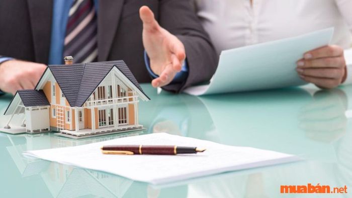 Trước khi bắt tay vào công việc xây dựng, gia chủ cần hoàn tất các thủ tục pháp lý cần thiết.