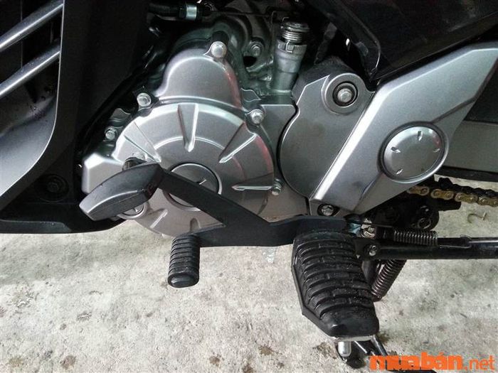 Khởi động xe không nổ máy – Sử dụng cần đạp để khắc phục tình trạng xe để lâu ngày không hoạt động