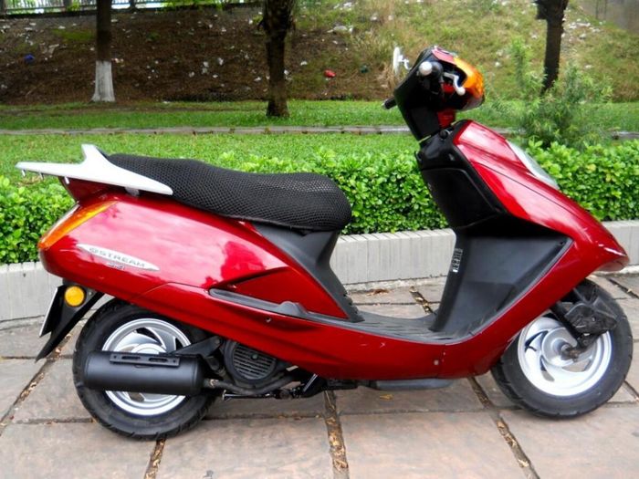 Khả năng vận hành của Honda Stream tuy không xuất sắc nhưng vẫn được đánh giá là khá ổn và phù hợp cho nhu cầu sử dụng cơ bản.