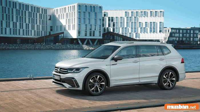 Giá bán xe Volkswagen Tiguan S dao động khoảng 1,290 tỷ đồng trên thị trường