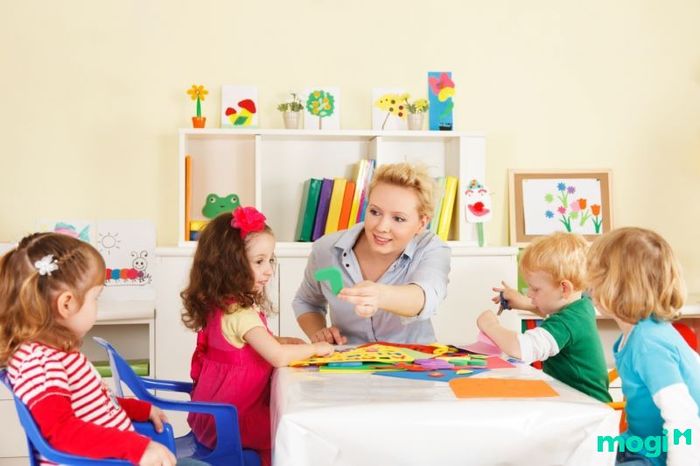 Trang trí cửa lớp mầm non đẹp mắt và an toàn