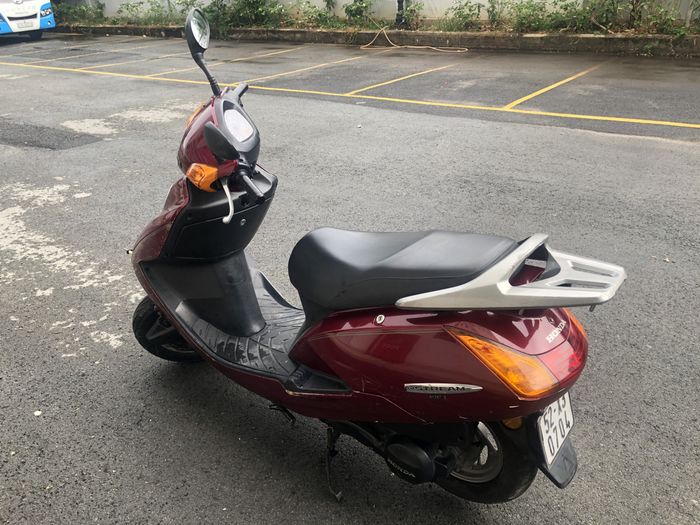 Dàn áo của xe không có độ bền cao, thường xuyên bị hư hại sau một thời gian sử dụng.