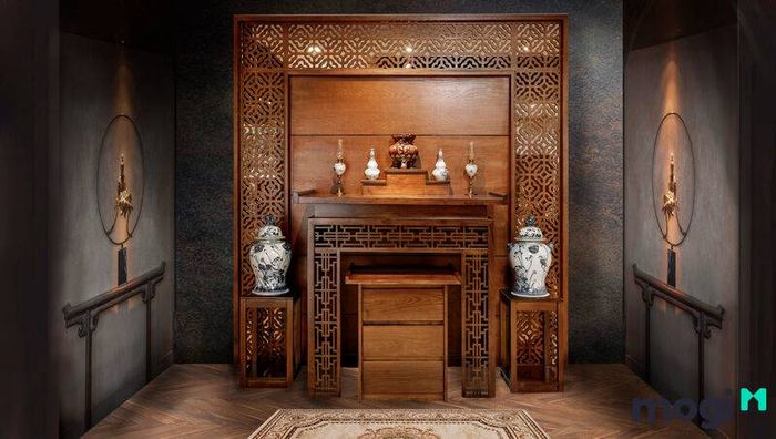 Bàn thờ tam cấp là một lựa chọn phổ biến cho không gian thờ cúng trang trọng