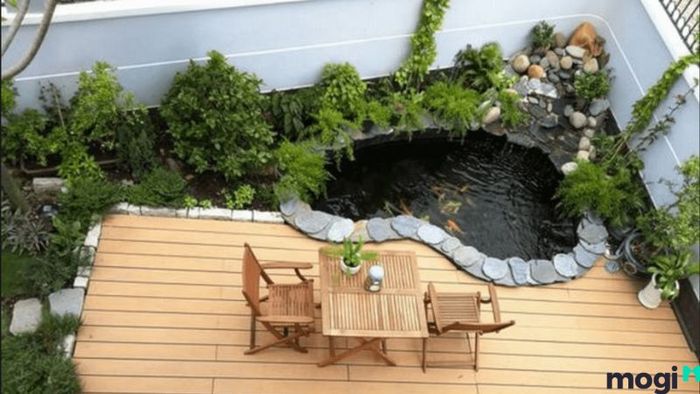 Hồ cá thiết kế hình bán nguyệt, tạo điểm nhấn độc đáo cho không gian