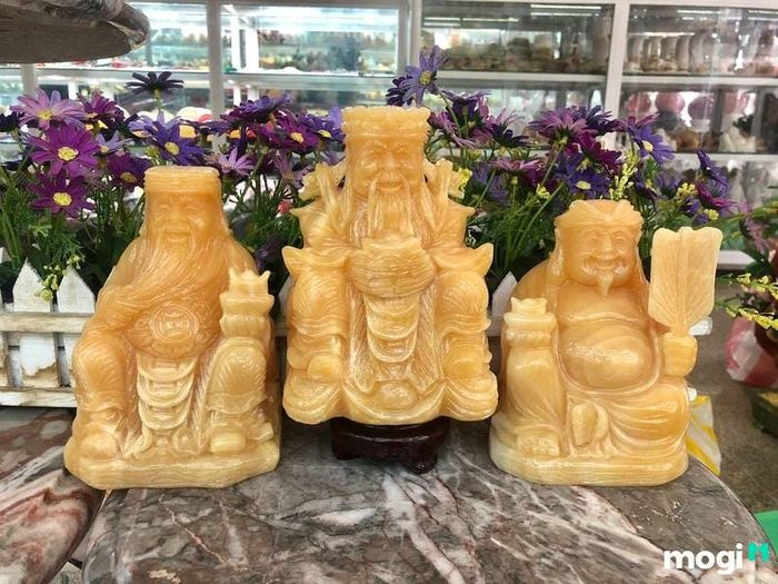 Hướng dẫn cách sắp xếp bàn thờ Thần Tài với ba ông