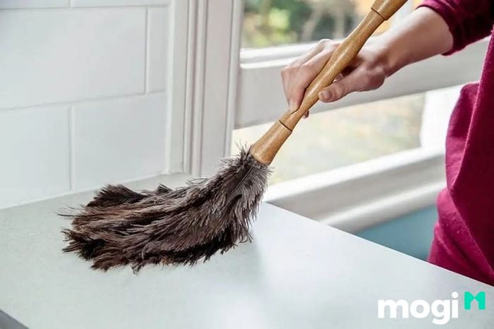 Chổi có ý nghĩa quét sạch mọi phiền toái và khó khăn ra khỏi ngôi nhà mới.