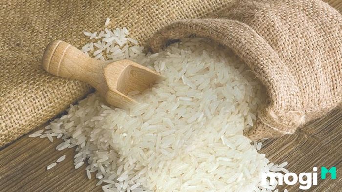 Trong phong thủy, gạo đại diện cho sự đầy đủ và thịnh vượng, biểu trưng cho cuộc sống dư dả.