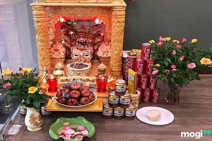 Đặt bàn thờ ông Thần Tài ở dưới đất là một lựa chọn tốt để giúp thu hút tài lộc và may mắn cho gia chủ.
