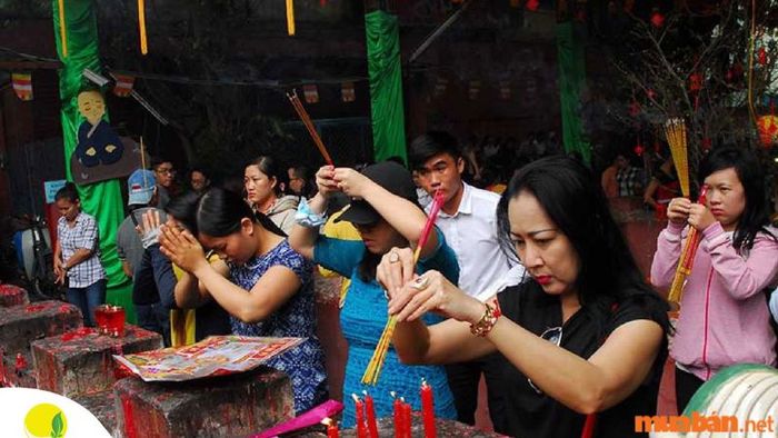 Lễ cúng dâng sao giải hạn đầu năm là một thói quen truyền thống không thể thiếu của những người tin vào sự bảo vệ của các yếu tố tâm linh. Nó giúp giải tỏa những lo lắng và tạo cảm giác an tâm cho mọi người.