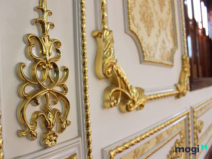 Các chi tiết được dát vàng 24K